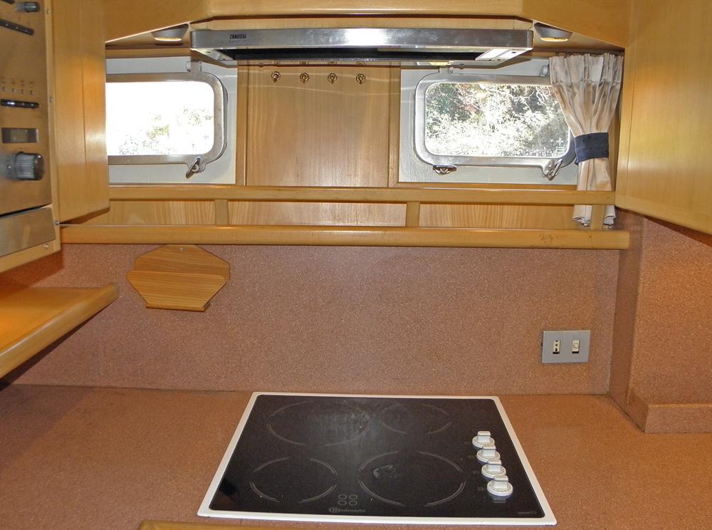 Aft cabin, Accommodation